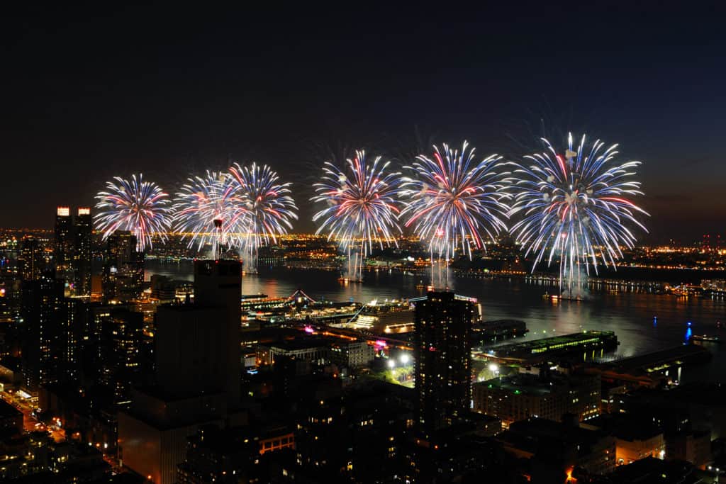 fuegos artificiales del cuatro de julio de la ciudad de nueva york