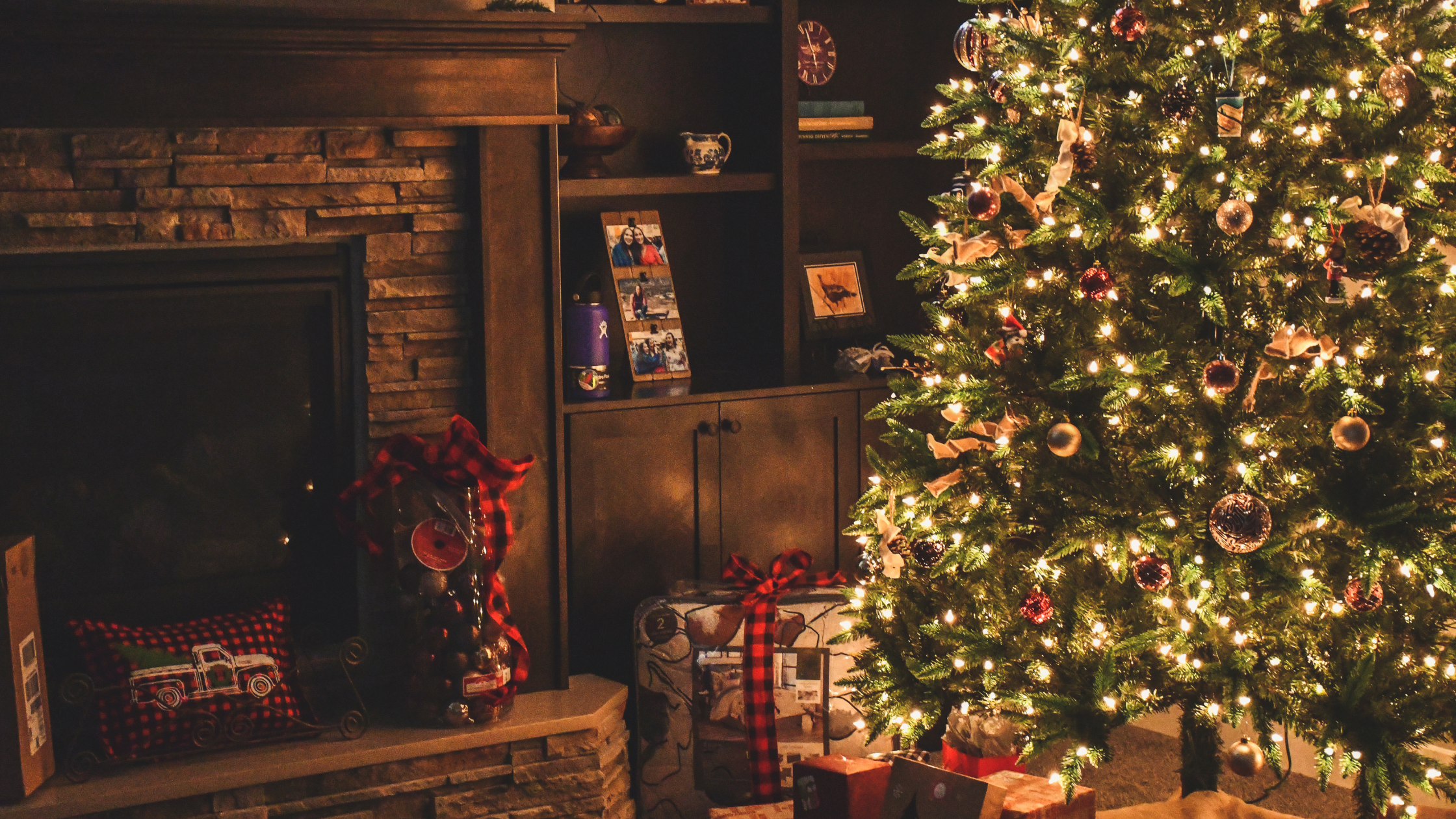 How Luxury Hotels Decorate for Christmas